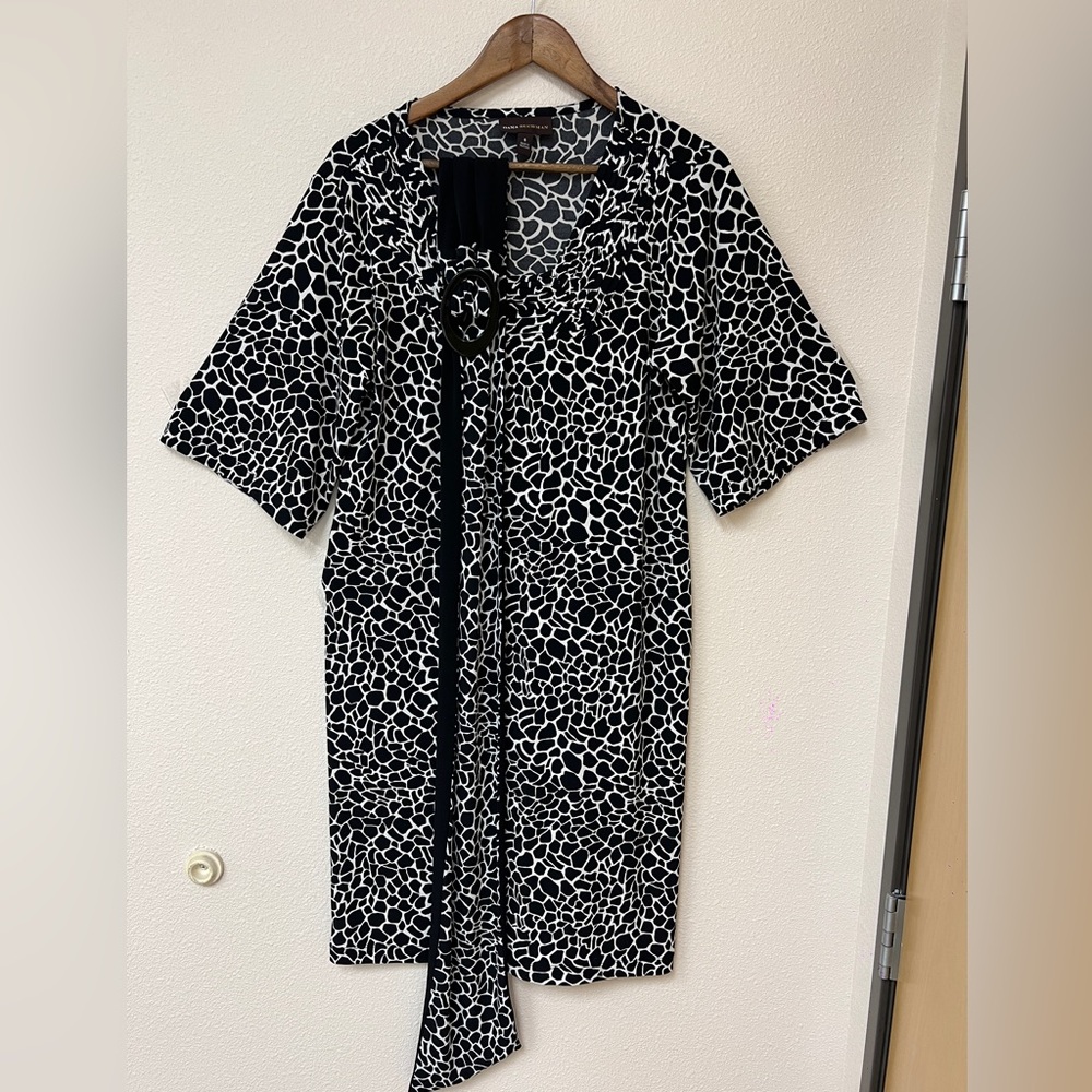 Dana Buchman Monochrome Giraffe Print Top